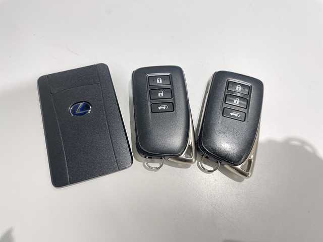 レクサス ＮＸ 300h Fスポーツ 道央・札幌 2018(平30)年 5.4万km ホワイトノーヴァガラスフレーク ・４WD／ハイブリッド/・レクサスセーフティシステム/・プリクラッシュセーフティ/・レーダークルーズコントロール/・ブラインドスポットモニター/・ムーンルーフ/純正OPエアロ/・純正ディスプレイ　ナビ/・DVD.CD.SD.Bluetooth.フルセグ/・パノラミックビューモニター/・バックカメラ /・パワーバックドア /・レーザーシート/シートヒーター/・ベンチレーション/ステアリングヒーター/・LEDライト/オートハイビーム/・パドルシフト/・スマートキーx２+カードキー/・ETC