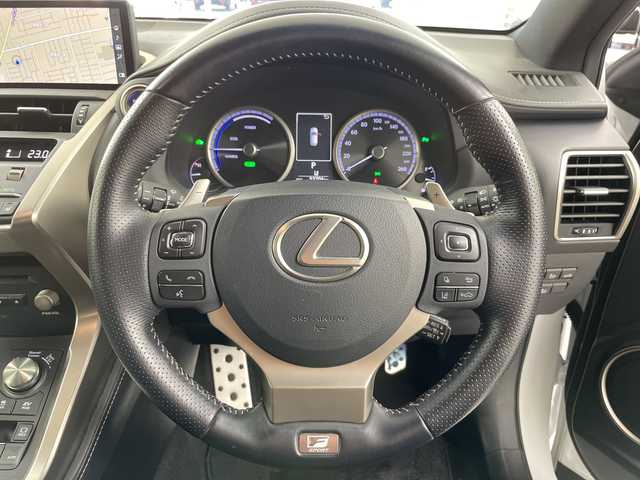 レクサス ＮＸ 300h Fスポーツ 道央・札幌 2018(平30)年 5.4万km ホワイトノーヴァガラスフレーク ・４WD／ハイブリッド/・レクサスセーフティシステム/・プリクラッシュセーフティ/・レーダークルーズコントロール/・ブラインドスポットモニター/・ムーンルーフ/純正OPエアロ/・純正ディスプレイ　ナビ/・DVD.CD.SD.Bluetooth.フルセグ/・パノラミックビューモニター/・バックカメラ /・パワーバックドア /・レーザーシート/シートヒーター/・ベンチレーション/ステアリングヒーター/・LEDライト/オートハイビーム/・パドルシフト/・スマートキーx２+カードキー/・ETC