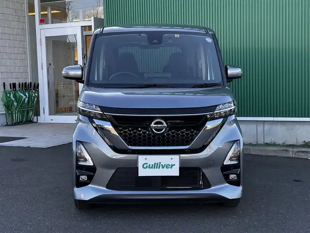 日産 ルークス ハイウェイスター X 宮城県 2022(令4)年 4.8万km チタニウムグレーメタリック ハンズフリーパワースライドドア（運転席側）/快適パック/・プラズマクラスター付リアシーリングファン/・撥水加工シート/・パーソナルテーブル（後席）/・USBソケット（助手席シートバック）/・ロールサンシェード（リアドア）/＝＝＝/インテリジェントエマージェンシーブレーキ/踏み間違い衝突防止アシスト/車線逸脱防止支援システム/車線逸脱警報/前方衝突予測警報/ふらつき警報/標識検知機能/コーナーセンサー/純正9インチナビ（MM320D-L）/・CD/DVD/・Bluetooth/・フルセグTV/ビルトインETC/ドライブレコーダー/ハンズフリーパワースライドドア/ステアリングスイッチ/LEDヘッドランプ/ハイビームアシスト/フォグランプ/オートライト/スマートキー＆プッシュスタート/電動格納ミラー/純正14インチAW/純正ドアバイザー/純正フロアマット/W/サイド/カーテン/ニーエアバッグ
