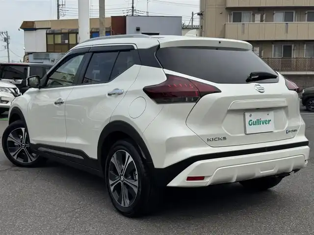 日産 キックス X ツートーンインテリアED 千葉県 2023(令5)年 1.1万km ブリリアントホワイトパール ワンオーナー/プロパイロット/純正10インチナビ/アラウンドビューモニター/AM/FM/CD/DVD/BT/フルセグTV/ナビ連動型純正前後ドライブレコーダー/ビルトインETC/ステアリングヒーター/2トーンレザーシート/シートヒーター/オートブレーキホールド/デジタルインナーミラー/純正フロアマット/純正ドアバイザー/LEDヘッドライト/スマートキー/スペアキー/保証書・取説/記録簿