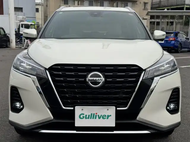 日産 キックス X ツートーンインテリアED 千葉県 2023(令5)年 1.1万km ブリリアントホワイトパール ワンオーナー/プロパイロット/純正10インチナビ/アラウンドビューモニター/AM/FM/CD/DVD/BT/フルセグTV/ナビ連動型純正前後ドライブレコーダー/ビルトインETC/ステアリングヒーター/2トーンレザーシート/シートヒーター/オートブレーキホールド/デジタルインナーミラー/純正フロアマット/純正ドアバイザー/LEDヘッドライト/スマートキー/スペアキー/保証書・取説/記録簿