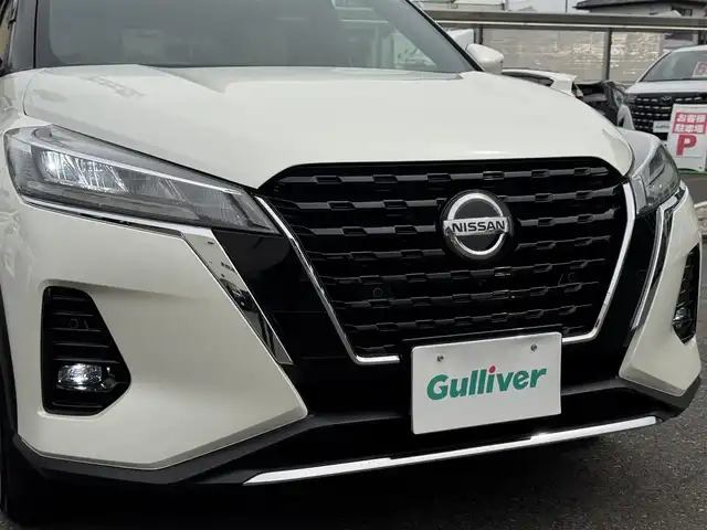 日産 キックス X ツートーンインテリアED 千葉県 2023(令5)年 1.1万km ブリリアントホワイトパール ワンオーナー/プロパイロット/純正10インチナビ/アラウンドビューモニター/AM/FM/CD/DVD/BT/フルセグTV/ナビ連動型純正前後ドライブレコーダー/ビルトインETC/ステアリングヒーター/2トーンレザーシート/シートヒーター/オートブレーキホールド/デジタルインナーミラー/純正フロアマット/純正ドアバイザー/LEDヘッドライト/スマートキー/スペアキー/保証書・取説/記録簿