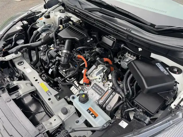 日産 キックス X ツートーンインテリアED 千葉県 2023(令5)年 1.1万km ブリリアントホワイトパール ワンオーナー/プロパイロット/純正10インチナビ/アラウンドビューモニター/AM/FM/CD/DVD/BT/フルセグTV/ナビ連動型純正前後ドライブレコーダー/ビルトインETC/ステアリングヒーター/2トーンレザーシート/シートヒーター/オートブレーキホールド/デジタルインナーミラー/純正フロアマット/純正ドアバイザー/LEDヘッドライト/スマートキー/スペアキー/保証書・取説/記録簿