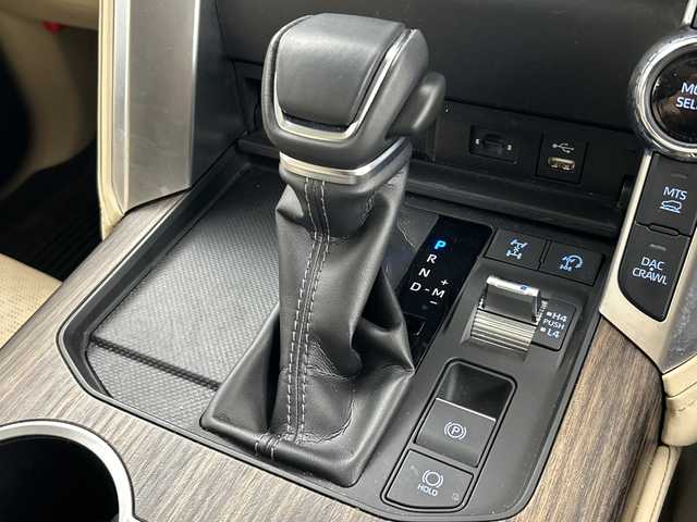 トヨタ ランドクルーザー ZX 道央・札幌 2022(令4)年 1.1万km プレシャスホワイトパール ・4WD/寒冷地仕様/ディーゼルターボ/・ムーンルーフ　/ モデリスタエアロ/・純正12.3インチディスプレイオーディオ/・ナビ  フルセグTV/BT/DVD/CD/・パノラミックビューモニター/・JBLプレミアムサウンド/リアエンターテイメント/・トヨタセーフティセンス/・レーダークルーズコントロール/・ベージュレザーシート/・シートヒーター/ベンチレーション/・運転席/助手席パワーシート/・パワーバックドア /・３眼LEDヘッドライト/オートハイビーム/・ビルトインETC2.0/・前後ドライブレコーダー