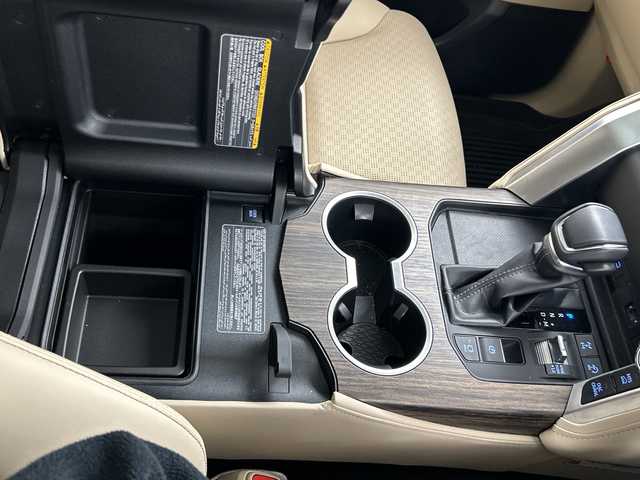 トヨタ ランドクルーザー ZX 道央・札幌 2022(令4)年 1.1万km プレシャスホワイトパール ・4WD/寒冷地仕様/ディーゼルターボ/・ムーンルーフ　/ モデリスタエアロ/・純正12.3インチディスプレイオーディオ/・ナビ  フルセグTV/BT/DVD/CD/・パノラミックビューモニター/・JBLプレミアムサウンド/リアエンターテイメント/・トヨタセーフティセンス/・レーダークルーズコントロール/・ベージュレザーシート/・シートヒーター/ベンチレーション/・運転席/助手席パワーシート/・パワーバックドア /・３眼LEDヘッドライト/オートハイビーム/・ビルトインETC2.0/・前後ドライブレコーダー