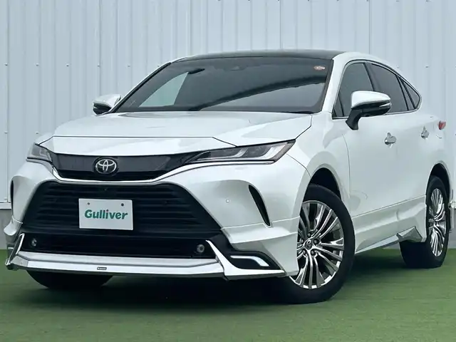トヨタ ハリアー Z レザーパッケージ 香川県 2023(令5)年 2.4万km プラチナホワイトパールマイカ トヨタセーフティーセンス/・パノラミックビューモニター/・プリクラッシュセーフティ/・レーントレーシングアシスト/・全車速追従機能付レーダークルーズコントロール/・ブラインドスポットモニター/・パーキングサポートブレーキ/・ITSコネクト/12.3インチディスプレイオーディオ/→FM/AM/Bluetooth/フルセグTV/アラウンドビューモニター/調光パノラマルーフ/JBLサウンド/フルモデリスタエアロ/パワーバックドア/本革シート/シートヒータ/エアーシート/ステアリングヒーター/メモリーシート/オートホールド/ETC2.0/パワーウィンドウ/オートエアコン/スマートキー/プッシュスタート