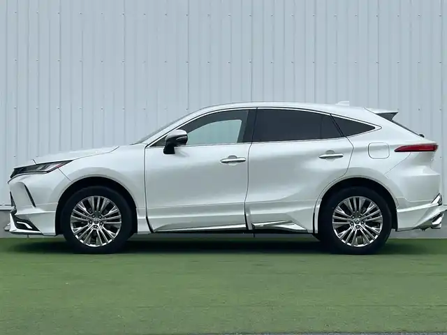 トヨタ ハリアー Z レザーパッケージ 香川県 2023(令5)年 2.4万km プラチナホワイトパールマイカ トヨタセーフティーセンス/・パノラミックビューモニター/・プリクラッシュセーフティ/・レーントレーシングアシスト/・全車速追従機能付レーダークルーズコントロール/・ブラインドスポットモニター/・パーキングサポートブレーキ/・ITSコネクト/12.3インチディスプレイオーディオ/→FM/AM/Bluetooth/フルセグTV/アラウンドビューモニター/調光パノラマルーフ/JBLサウンド/フルモデリスタエアロ/パワーバックドア/本革シート/シートヒータ/エアーシート/ステアリングヒーター/メモリーシート/オートホールド/ETC2.0/パワーウィンドウ/オートエアコン/スマートキー/プッシュスタート