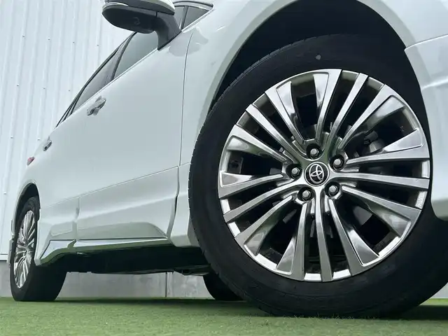 トヨタ ハリアー Z レザーパッケージ 香川県 2023(令5)年 2.4万km プラチナホワイトパールマイカ トヨタセーフティーセンス/・パノラミックビューモニター/・プリクラッシュセーフティ/・レーントレーシングアシスト/・全車速追従機能付レーダークルーズコントロール/・ブラインドスポットモニター/・パーキングサポートブレーキ/・ITSコネクト/12.3インチディスプレイオーディオ/→FM/AM/Bluetooth/フルセグTV/アラウンドビューモニター/調光パノラマルーフ/JBLサウンド/フルモデリスタエアロ/パワーバックドア/本革シート/シートヒータ/エアーシート/ステアリングヒーター/メモリーシート/オートホールド/ETC2.0/パワーウィンドウ/オートエアコン/スマートキー/プッシュスタート