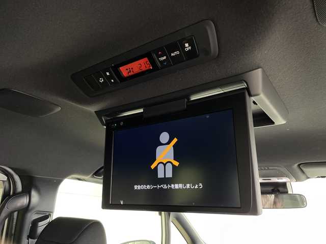 トヨタ ヴォクシー ZS 煌 鹿児島県 2019(平31)年 7.5万km ホワイトパールクリスタルシャイン 純正ナビ　/’フルセグ/Bluetooth/CD/DVD/AM/FM)　/フリップダウンモニター　/バックカメラ　/ドライブレコーダー　/クルーズコントロール　/オートハイビーム　/オートライト　/両側パワースライドドア　/レーンキープアシスト　/ＥＴＣ　/ＵＳＢ入力端子/プッシュスタートボタン/スマートキー