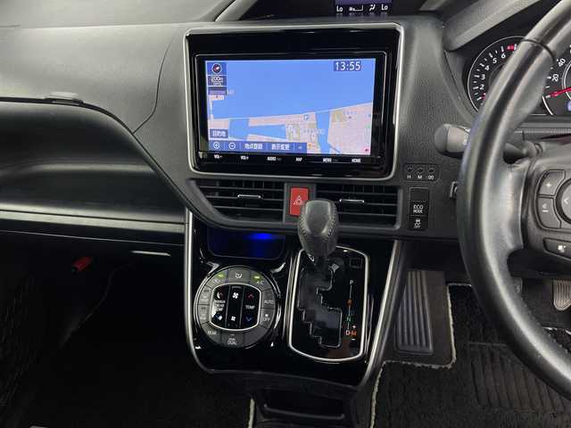 トヨタ ヴォクシー ZS 煌 鹿児島県 2019(平31)年 7.5万km ホワイトパールクリスタルシャイン 純正ナビ　/’フルセグ/Bluetooth/CD/DVD/AM/FM)　/フリップダウンモニター　/バックカメラ　/ドライブレコーダー　/クルーズコントロール　/オートハイビーム　/オートライト　/両側パワースライドドア　/レーンキープアシスト　/ＥＴＣ　/ＵＳＢ入力端子/プッシュスタートボタン/スマートキー