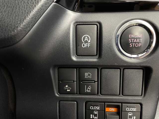 トヨタ ヴォクシー ZS 煌 鹿児島県 2019(平31)年 7.5万km ホワイトパールクリスタルシャイン 純正ナビ　/’フルセグ/Bluetooth/CD/DVD/AM/FM)　/フリップダウンモニター　/バックカメラ　/ドライブレコーダー　/クルーズコントロール　/オートハイビーム　/オートライト　/両側パワースライドドア　/レーンキープアシスト　/ＥＴＣ　/ＵＳＢ入力端子/プッシュスタートボタン/スマートキー