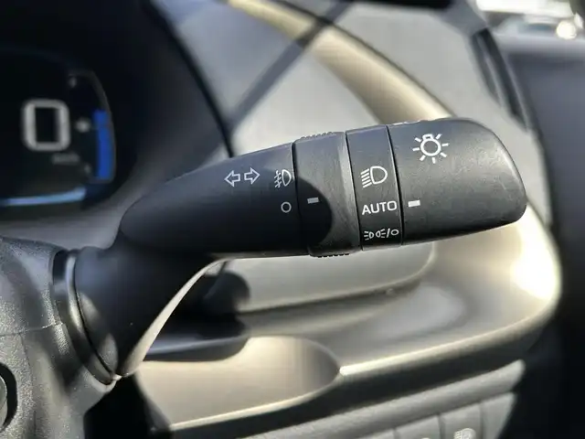 トヨタ アクア Z 静岡県 2022(令4)年 3.1万km プラチナホワイトパールマイカ 10.5インチ純正ディスプレイオーディオナビ/　（Bluetooth/AppleCarPlay/AndroidAuto）/フルセグTV/全方位カメラ/バックカメラ/トヨタセーフティセンス/プリクラッシュセーフティ/レーンキープアシスト/横滑り防止装置/前後コーナーセンサー/レーダークルーズコントロール/ブラインドスポットモニター/ビルトインETC/前後ドライブレコーダー/プッシュスタート/スマートキー/100V充電/純正フロアマット/純正15インチアルミホイール/LEDヘッドライト