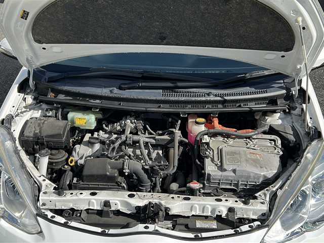 トヨタ アクア X－URBAN 岐阜県 2015(平27)年 11.2万km ライムホワイトパールクリスタルシャイン 純正メモリーナビTV/ETC/ハーフレザーシート/衝突軽減ブレーキ/スマートキー