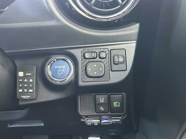 トヨタ アクア X－URBAN 岐阜県 2015(平27)年 11.2万km ライムホワイトパールクリスタルシャイン 純正メモリーナビTV/ETC/ハーフレザーシート/衝突軽減ブレーキ/スマートキー