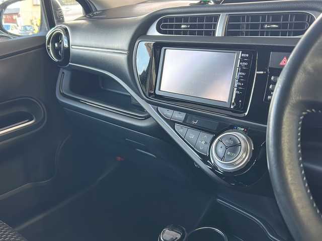 トヨタ アクア X－URBAN 岐阜県 2015(平27)年 11.2万km ライムホワイトパールクリスタルシャイン 純正メモリーナビTV/ETC/ハーフレザーシート/衝突軽減ブレーキ/スマートキー