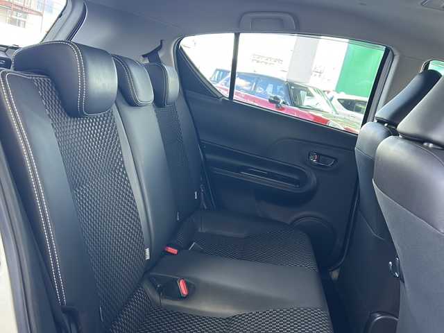 トヨタ アクア X－URBAN 岐阜県 2015(平27)年 11.2万km ライムホワイトパールクリスタルシャイン 純正メモリーナビTV/ETC/ハーフレザーシート/衝突軽減ブレーキ/スマートキー