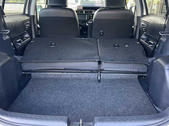 トヨタ アクア X－URBAN 岐阜県 2015(平27)年 11.2万km ライムホワイトパールクリスタルシャイン 純正メモリーナビTV/ETC/ハーフレザーシート/衝突軽減ブレーキ/スマートキー