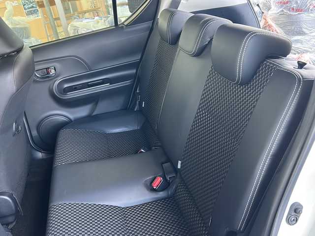 トヨタ アクア X－URBAN 岐阜県 2015(平27)年 11.2万km ライムホワイトパールクリスタルシャイン 純正メモリーナビTV/ETC/ハーフレザーシート/衝突軽減ブレーキ/スマートキー