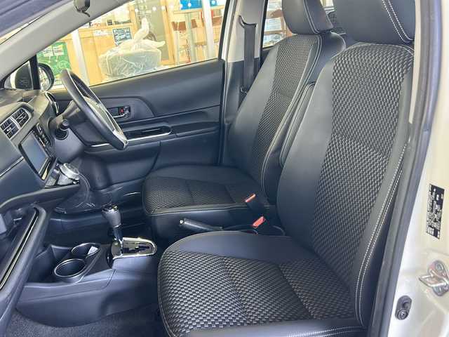 トヨタ アクア X－URBAN 岐阜県 2015(平27)年 11.2万km ライムホワイトパールクリスタルシャイン 純正メモリーナビTV/ETC/ハーフレザーシート/衝突軽減ブレーキ/スマートキー