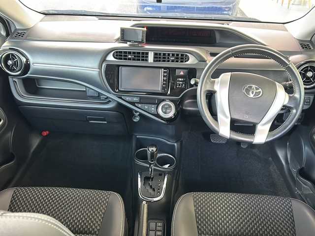 トヨタ アクア X－URBAN 岐阜県 2015(平27)年 11.2万km ライムホワイトパールクリスタルシャイン 純正メモリーナビTV/ETC/ハーフレザーシート/衝突軽減ブレーキ/スマートキー