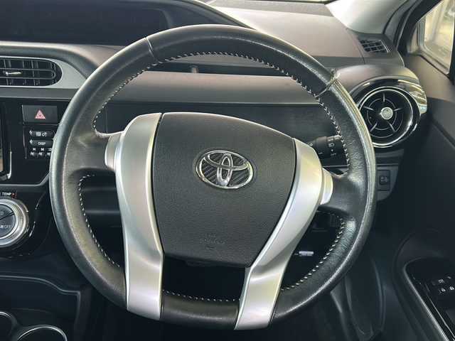 トヨタ アクア X－URBAN 岐阜県 2015(平27)年 11.2万km ライムホワイトパールクリスタルシャイン 純正メモリーナビTV/ETC/ハーフレザーシート/衝突軽減ブレーキ/スマートキー