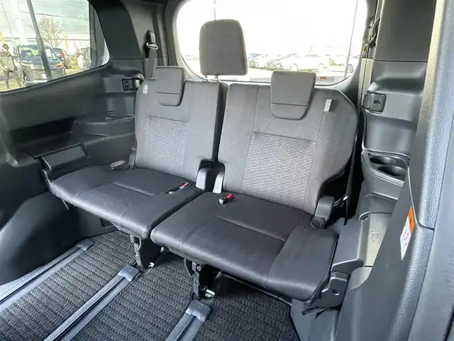 トヨタ ヴォクシー ハイブリッド S－G 道央・札幌 2025(令7)年 1.3万km ホワイトパールクリスタルシャイン ４WD/寒冷地仕様/純正ディスプレイオーディオ（ナビ付）/AM/FM/BT/トヨタセーフティセンス/プリクラッシュセーフティ/横滑り防止装置/レーダークルーズコントロール/レーンキープアシスト/クリアランスソナー/プロアクティブドライビングアシスト/パーキングサポートブレーキ/ロードサインアシスト/バックカメラ/ビルトインETC2.0/EVMODE/DRIVEMODE切替/ワイパーデアイサー/片側パワースライドドア/革巻きステアリング/ステアリングリモコン/プッシュスタート/スマートキー/LEDヘッドライト/オートライト/オートハイビーム/ヘッドライトレベライザー/電動格納ミラー/ウィンカーミラー/フロアマット/レンタカー登録