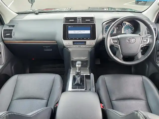 トヨタ ランドクルーザー プラド TX Lパッケージ マットブラED 東京都 2023(令5)年 1.8万km ブラック ワンオーナー/サンルーフ/ルーフレール/ヒッチメンバー/Toyota Safety Sense/・プリクラッシュセーフティ/・レーントレーシングアシスト/・レーンディパーチャーアラート/・先行車発進告知機能/・オートマチックハイビーム/・レーダークルーズコントロール/・クリアランスソナー/・ロードサインアシスト/プッシュスタート/MTモード付きAT/純正ナビ/フルセグTV/フロント＆バックカメラ/ETC2.0/前後ドライブレコーダー/レザーシート/パワーシート/シートヒーター/ベンチレーション/３列目電動格納シート/LEDヘッドライト/ドアバイザー/18インチ純正アルミホイール/スマートキー