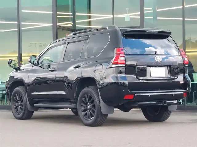 トヨタ ランドクルーザー プラド TX Lパッケージ マットブラED 東京都 2023(令5)年 1.8万km ブラック ワンオーナー/サンルーフ/ルーフレール/ヒッチメンバー/Toyota Safety Sense/・プリクラッシュセーフティ/・レーントレーシングアシスト/・レーンディパーチャーアラート/・先行車発進告知機能/・オートマチックハイビーム/・レーダークルーズコントロール/・クリアランスソナー/・ロードサインアシスト/プッシュスタート/MTモード付きAT/純正ナビ/フルセグTV/フロント＆バックカメラ/ETC2.0/前後ドライブレコーダー/レザーシート/パワーシート/シートヒーター/ベンチレーション/３列目電動格納シート/LEDヘッドライト/ドアバイザー/18インチ純正アルミホイール/スマートキー