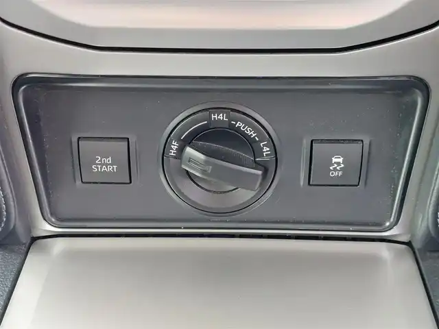 トヨタ ランドクルーザー プラド TX Lパッケージ マットブラED 東京都 2023(令5)年 1.8万km ブラック ワンオーナー/サンルーフ/ルーフレール/ヒッチメンバー/Toyota Safety Sense/・プリクラッシュセーフティ/・レーントレーシングアシスト/・レーンディパーチャーアラート/・先行車発進告知機能/・オートマチックハイビーム/・レーダークルーズコントロール/・クリアランスソナー/・ロードサインアシスト/プッシュスタート/MTモード付きAT/純正ナビ/フルセグTV/フロント＆バックカメラ/ETC2.0/前後ドライブレコーダー/レザーシート/パワーシート/シートヒーター/ベンチレーション/３列目電動格納シート/LEDヘッドライト/ドアバイザー/18インチ純正アルミホイール/スマートキー