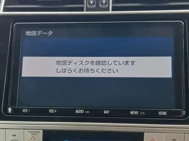 トヨタ ランドクルーザー プラド TX Lパッケージ マットブラED 東京都 2023(令5)年 1.8万km ブラック ワンオーナー/サンルーフ/ルーフレール/ヒッチメンバー/Toyota Safety Sense/・プリクラッシュセーフティ/・レーントレーシングアシスト/・レーンディパーチャーアラート/・先行車発進告知機能/・オートマチックハイビーム/・レーダークルーズコントロール/・クリアランスソナー/・ロードサインアシスト/プッシュスタート/MTモード付きAT/純正ナビ/フルセグTV/フロント＆バックカメラ/ETC2.0/前後ドライブレコーダー/レザーシート/パワーシート/シートヒーター/ベンチレーション/３列目電動格納シート/LEDヘッドライト/ドアバイザー/18インチ純正アルミホイール/スマートキー