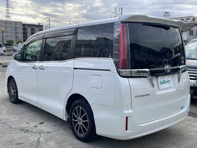 トヨタ エスクァイア Gi 神奈川県 2019(平31)年 2.9万km ホワイトパールクリスタルシャイン ワンオーナー/純正ナビ（CD/DVD/AM/FM/SD/BT/フルセグTV）/バックカメラ/クルーズコントロール/ETC2.0/両側パワースライドドア/革シート/D/N席シートヒーター/クリアランスソナー/レーンキープアシスト/プリクラッシュ/横滑り防止装置/盗難防止システム/純正フロアマット/オートライト/オートハイビーム/スペアキー×１/保証書/取扱説明書