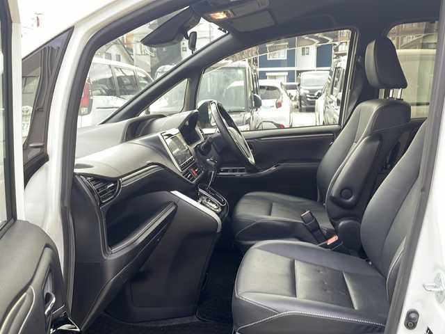 トヨタ エスクァイア Gi 神奈川県 2019(平31)年 2.9万km ホワイトパールクリスタルシャイン ワンオーナー/純正ナビ（CD/DVD/AM/FM/SD/BT/フルセグTV）/バックカメラ/クルーズコントロール/ETC2.0/両側パワースライドドア/革シート/D/N席シートヒーター/クリアランスソナー/レーンキープアシスト/プリクラッシュ/横滑り防止装置/盗難防止システム/純正フロアマット/オートライト/オートハイビーム/スペアキー×１/保証書/取扱説明書