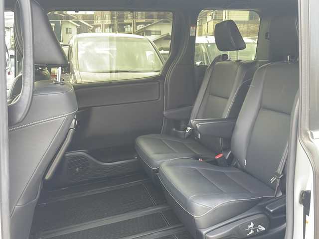 トヨタ エスクァイア Gi 神奈川県 2019(平31)年 2.9万km ホワイトパールクリスタルシャイン ワンオーナー/純正ナビ（CD/DVD/AM/FM/SD/BT/フルセグTV）/バックカメラ/クルーズコントロール/ETC2.0/両側パワースライドドア/革シート/D/N席シートヒーター/クリアランスソナー/レーンキープアシスト/プリクラッシュ/横滑り防止装置/盗難防止システム/純正フロアマット/オートライト/オートハイビーム/スペアキー×１/保証書/取扱説明書