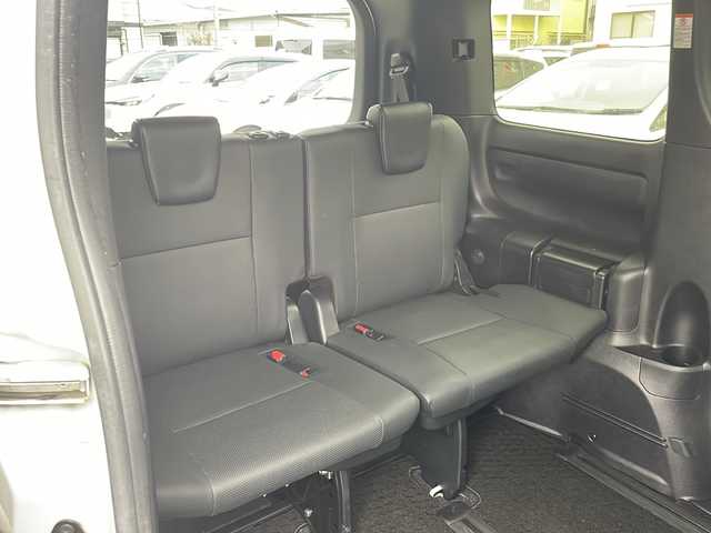 トヨタ エスクァイア Gi 神奈川県 2019(平31)年 2.9万km ホワイトパールクリスタルシャイン ワンオーナー/純正ナビ（CD/DVD/AM/FM/SD/BT/フルセグTV）/バックカメラ/クルーズコントロール/ETC2.0/両側パワースライドドア/革シート/D/N席シートヒーター/クリアランスソナー/レーンキープアシスト/プリクラッシュ/横滑り防止装置/盗難防止システム/純正フロアマット/オートライト/オートハイビーム/スペアキー×１/保証書/取扱説明書