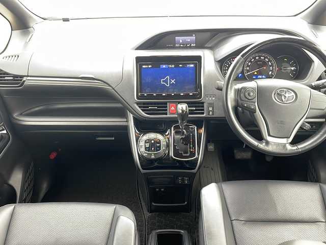 トヨタ エスクァイア Gi 神奈川県 2019(平31)年 2.9万km ホワイトパールクリスタルシャイン ワンオーナー/純正ナビ（CD/DVD/AM/FM/SD/BT/フルセグTV）/バックカメラ/クルーズコントロール/ETC2.0/両側パワースライドドア/革シート/D/N席シートヒーター/クリアランスソナー/レーンキープアシスト/プリクラッシュ/横滑り防止装置/盗難防止システム/純正フロアマット/オートライト/オートハイビーム/スペアキー×１/保証書/取扱説明書