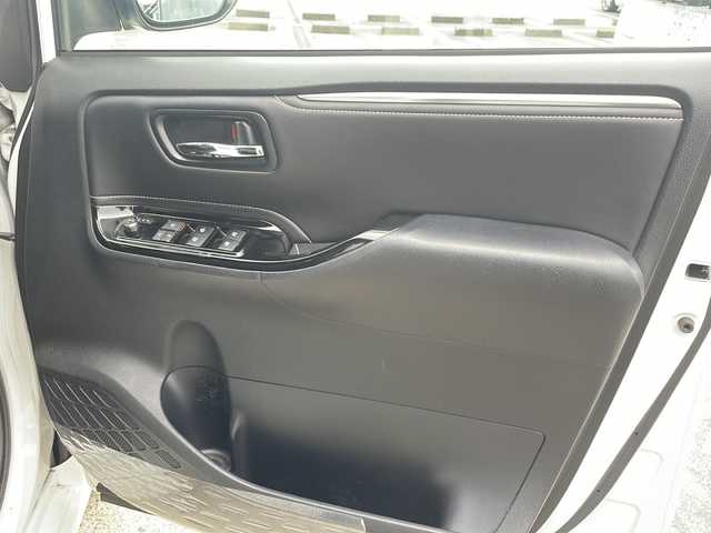 トヨタ エスクァイア Gi 神奈川県 2019(平31)年 2.9万km ホワイトパールクリスタルシャイン ワンオーナー/純正ナビ（CD/DVD/AM/FM/SD/BT/フルセグTV）/バックカメラ/クルーズコントロール/ETC2.0/両側パワースライドドア/革シート/D/N席シートヒーター/クリアランスソナー/レーンキープアシスト/プリクラッシュ/横滑り防止装置/盗難防止システム/純正フロアマット/オートライト/オートハイビーム/スペアキー×１/保証書/取扱説明書