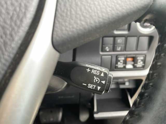 トヨタ エスクァイア Gi 神奈川県 2019(平31)年 2.9万km ホワイトパールクリスタルシャイン ワンオーナー/純正ナビ（CD/DVD/AM/FM/SD/BT/フルセグTV）/バックカメラ/クルーズコントロール/ETC2.0/両側パワースライドドア/革シート/D/N席シートヒーター/クリアランスソナー/レーンキープアシスト/プリクラッシュ/横滑り防止装置/盗難防止システム/純正フロアマット/オートライト/オートハイビーム/スペアキー×１/保証書/取扱説明書