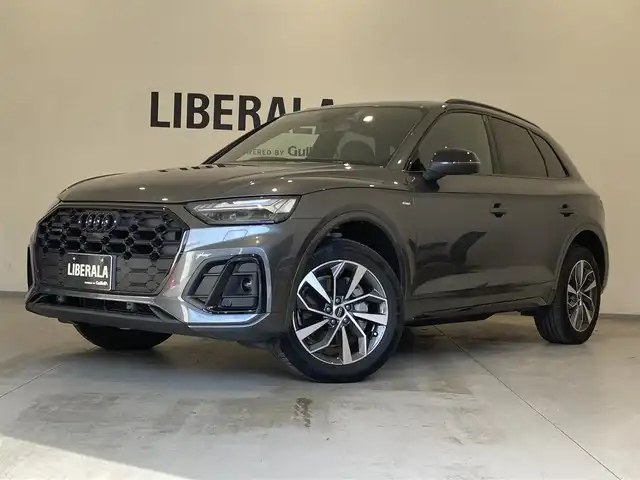 アウディ アウディ Ｑ５ 40TDIクワトロ Sライン 熊本県 2024(令6)年 1.1万km デイトナグレーパールエフェクト ・スマートキー/・プッシュスタート/・ハイビームアシスト/・パーキングエイド/・リアクロストラフィックアシスト/・接近警告/・トラフィックジャムアシスト/・Audiプレセンス/・サイドアシスト/・Audiアクティブレーンアシスト/・疲労運転警告/・クルーズコントロール(追従式)/・ハーフレザーシート/・前席パワーシート/・全席シートヒーター/・ハンドルヒーター/・純正メモリナビ/　【Bluetooth・USB・AppleCarPlay・AndroidAuto】/・フルセグTV/・全方位カメラ/・ETC2.0/・ドライブレコーダー(前後録画)/・パワーバックドア/・LEDヘッドランプ/・純正マット