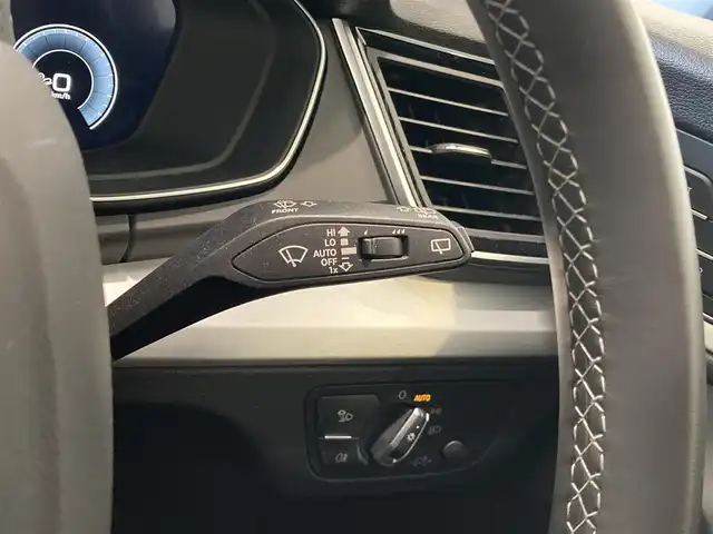 アウディ アウディ Ｑ５ 40TDIクワトロ Sライン 熊本県 2024(令6)年 1.1万km デイトナグレーパールエフェクト ・スマートキー/・プッシュスタート/・ハイビームアシスト/・パーキングエイド/・リアクロストラフィックアシスト/・接近警告/・トラフィックジャムアシスト/・Audiプレセンス/・サイドアシスト/・Audiアクティブレーンアシスト/・疲労運転警告/・クルーズコントロール(追従式)/・ハーフレザーシート/・前席パワーシート/・全席シートヒーター/・ハンドルヒーター/・純正メモリナビ/　【Bluetooth・USB・AppleCarPlay・AndroidAuto】/・フルセグTV/・全方位カメラ/・ETC2.0/・ドライブレコーダー(前後録画)/・パワーバックドア/・LEDヘッドランプ/・純正マット