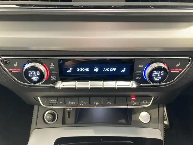 アウディ アウディ Ｑ５ 40TDIクワトロ Sライン 熊本県 2024(令6)年 1.1万km デイトナグレーパールエフェクト ・スマートキー/・プッシュスタート/・ハイビームアシスト/・パーキングエイド/・リアクロストラフィックアシスト/・接近警告/・トラフィックジャムアシスト/・Audiプレセンス/・サイドアシスト/・Audiアクティブレーンアシスト/・疲労運転警告/・クルーズコントロール(追従式)/・ハーフレザーシート/・前席パワーシート/・全席シートヒーター/・ハンドルヒーター/・純正メモリナビ/　【Bluetooth・USB・AppleCarPlay・AndroidAuto】/・フルセグTV/・全方位カメラ/・ETC2.0/・ドライブレコーダー(前後録画)/・パワーバックドア/・LEDヘッドランプ/・純正マット