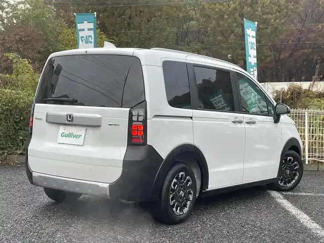 ホンダ フリード ハイブリット e:HEV クロスター 埼玉県 2025(令7)年 0.1千km プラチナホワイトパール 登録済未使用車/純正９型ナビTV/バックカメラ/シートヒーター/両側パワースライドドア/クリアランスソナー/LEDヘッドライト/専用純正アルミホイール/レーダークルーズコントロール/衝突軽減ブレーキ/BSM/走行２６キロ/プッシュスタート/スマートキー/保証書付整備手帳/取扱説明書