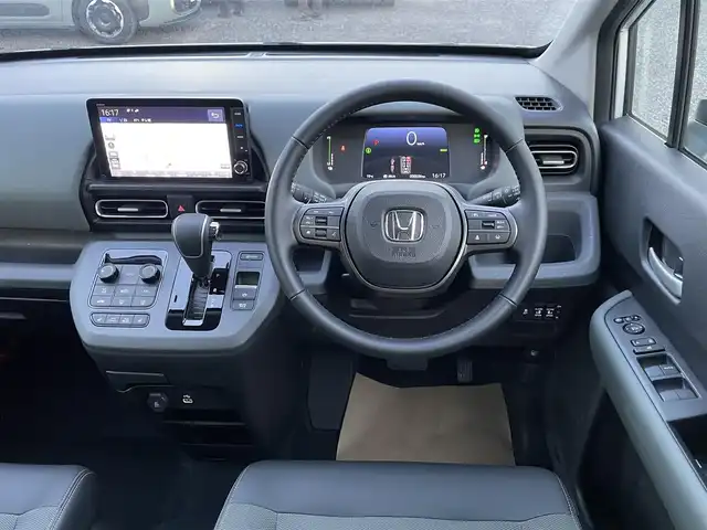 ホンダ フリード ハイブリット e:HEV クロスター 埼玉県 2025(令7)年 0.1千km プラチナホワイトパール 登録済未使用車/純正９型ナビTV/バックカメラ/シートヒーター/両側パワースライドドア/クリアランスソナー/LEDヘッドライト/専用純正アルミホイール/レーダークルーズコントロール/衝突軽減ブレーキ/BSM/走行２６キロ/プッシュスタート/スマートキー/保証書付整備手帳/取扱説明書