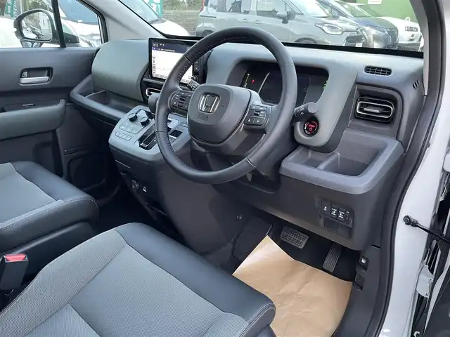 ホンダ フリード ハイブリット e:HEV クロスター 埼玉県 2025(令7)年 0.1千km プラチナホワイトパール 登録済未使用車/純正９型ナビTV/バックカメラ/シートヒーター/両側パワースライドドア/クリアランスソナー/LEDヘッドライト/専用純正アルミホイール/レーダークルーズコントロール/衝突軽減ブレーキ/BSM/走行２６キロ/プッシュスタート/スマートキー/保証書付整備手帳/取扱説明書