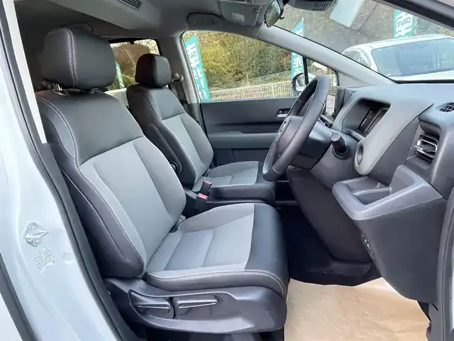 ホンダ フリード ハイブリット e:HEV クロスター 埼玉県 2025(令7)年 0.1千km プラチナホワイトパール 登録済未使用車/純正９型ナビTV/バックカメラ/シートヒーター/両側パワースライドドア/クリアランスソナー/LEDヘッドライト/専用純正アルミホイール/レーダークルーズコントロール/衝突軽減ブレーキ/BSM/走行２６キロ/プッシュスタート/スマートキー/保証書付整備手帳/取扱説明書