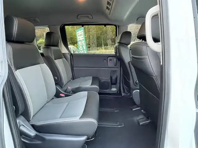 ホンダ フリード ハイブリット e:HEV クロスター 埼玉県 2025(令7)年 0.1千km プラチナホワイトパール 登録済未使用車/純正９型ナビTV/バックカメラ/シートヒーター/両側パワースライドドア/クリアランスソナー/LEDヘッドライト/専用純正アルミホイール/レーダークルーズコントロール/衝突軽減ブレーキ/BSM/走行２６キロ/プッシュスタート/スマートキー/保証書付整備手帳/取扱説明書