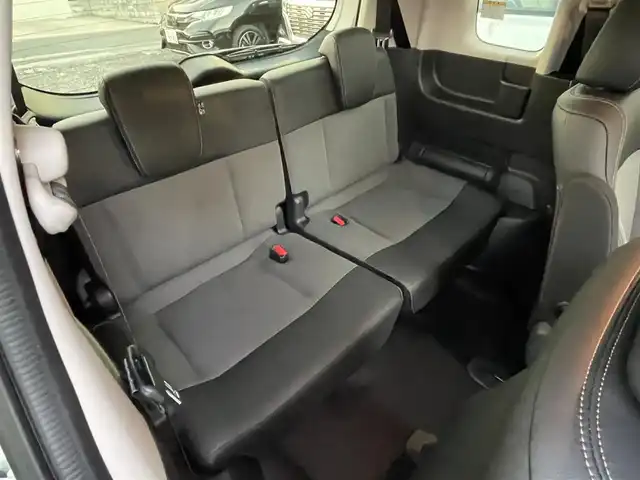 ホンダ フリード ハイブリット e:HEV クロスター 埼玉県 2025(令7)年 0.1千km プラチナホワイトパール 登録済未使用車/純正９型ナビTV/バックカメラ/シートヒーター/両側パワースライドドア/クリアランスソナー/LEDヘッドライト/専用純正アルミホイール/レーダークルーズコントロール/衝突軽減ブレーキ/BSM/走行２６キロ/プッシュスタート/スマートキー/保証書付整備手帳/取扱説明書