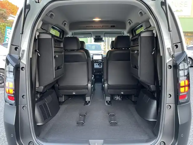 ホンダ フリード ハイブリット e:HEV クロスター 埼玉県 2025(令7)年 0.1千km プラチナホワイトパール 登録済未使用車/純正９型ナビTV/バックカメラ/シートヒーター/両側パワースライドドア/クリアランスソナー/LEDヘッドライト/専用純正アルミホイール/レーダークルーズコントロール/衝突軽減ブレーキ/BSM/走行２６キロ/プッシュスタート/スマートキー/保証書付整備手帳/取扱説明書