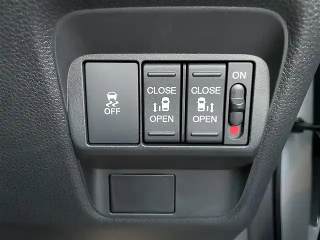 ホンダ フリード ハイブリット e:HEV クロスター 埼玉県 2025(令7)年 0.1千km プラチナホワイトパール 登録済未使用車/純正９型ナビTV/バックカメラ/シートヒーター/両側パワースライドドア/クリアランスソナー/LEDヘッドライト/専用純正アルミホイール/レーダークルーズコントロール/衝突軽減ブレーキ/BSM/走行２６キロ/プッシュスタート/スマートキー/保証書付整備手帳/取扱説明書