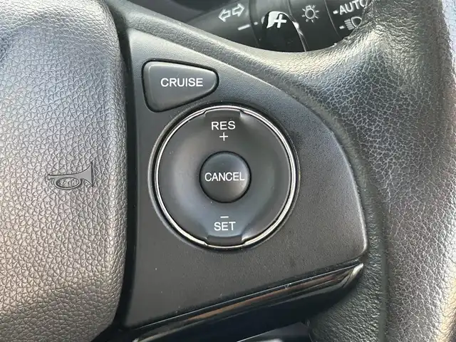 ホンダ ヴェゼル ハイブリッド X 岡山県 2014(平26)年 9.3万km ホワイトオーキッドパール 登録時走行距離92515km/カロッツェリアナビ/フルセグTV(AM.FM.CD.DVD.TV.BT)/バックカメラ/ETC/衝突軽減ブレーキ/横滑り防止装置/クルーズコントロール/オートライト/アイドリングストップ/16インチ純正AW/純正フロアマット/スマートキー/ドアバイザー