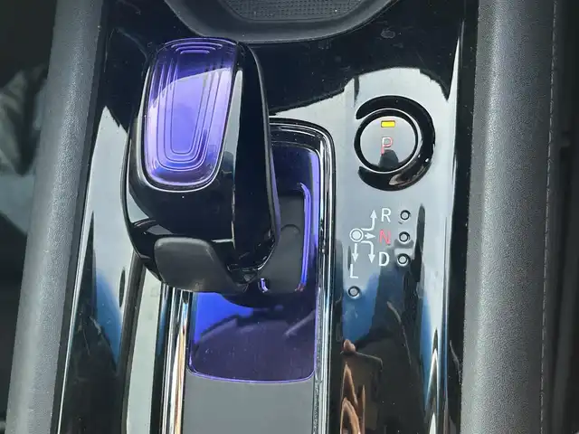 ホンダ ヴェゼル ハイブリッド X 岡山県 2014(平26)年 9.3万km ホワイトオーキッドパール 登録時走行距離92515km/カロッツェリアナビ/フルセグTV(AM.FM.CD.DVD.TV.BT)/バックカメラ/ETC/衝突軽減ブレーキ/横滑り防止装置/クルーズコントロール/オートライト/アイドリングストップ/16インチ純正AW/純正フロアマット/スマートキー/ドアバイザー